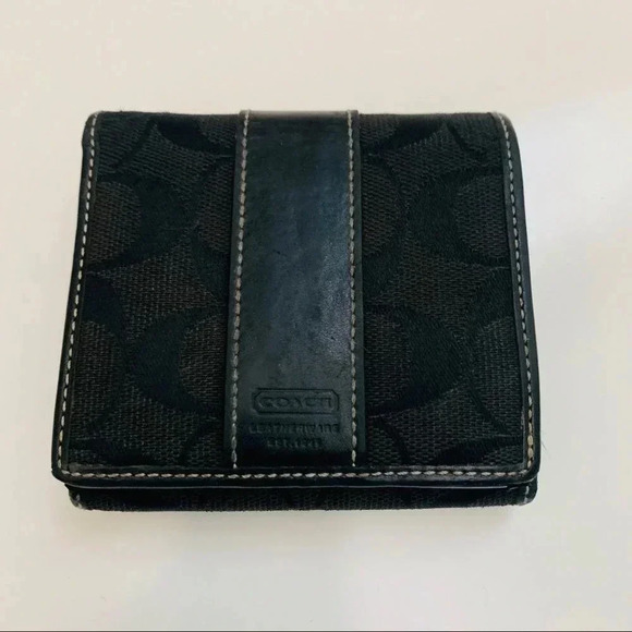 Coach Signature Wallet - Picture 1 of 6
